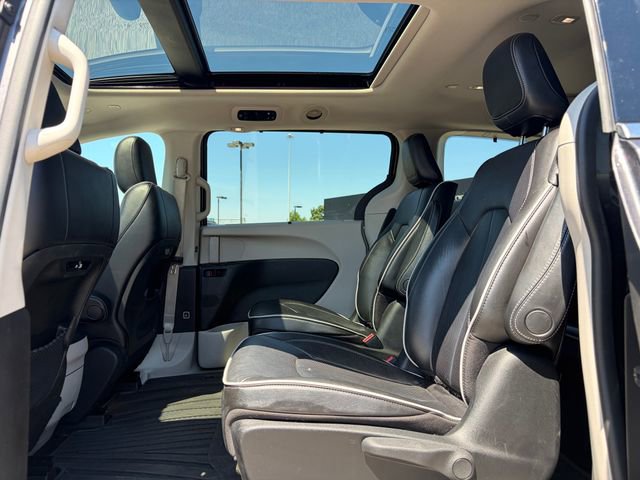 Used 2021 Chrysler Pacifica Limited w/ Premium & Safety Sphere Group FWD image 6