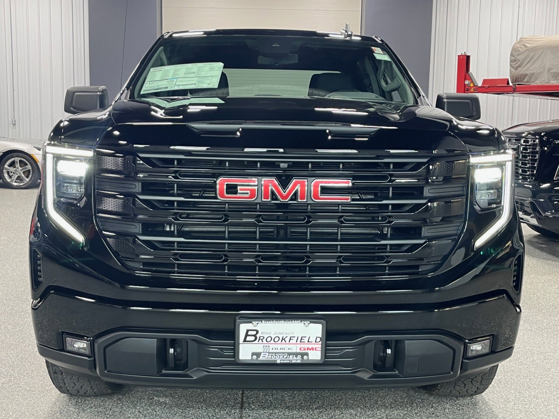 New 2026 GMC Sierra 1500 Elevation image 8