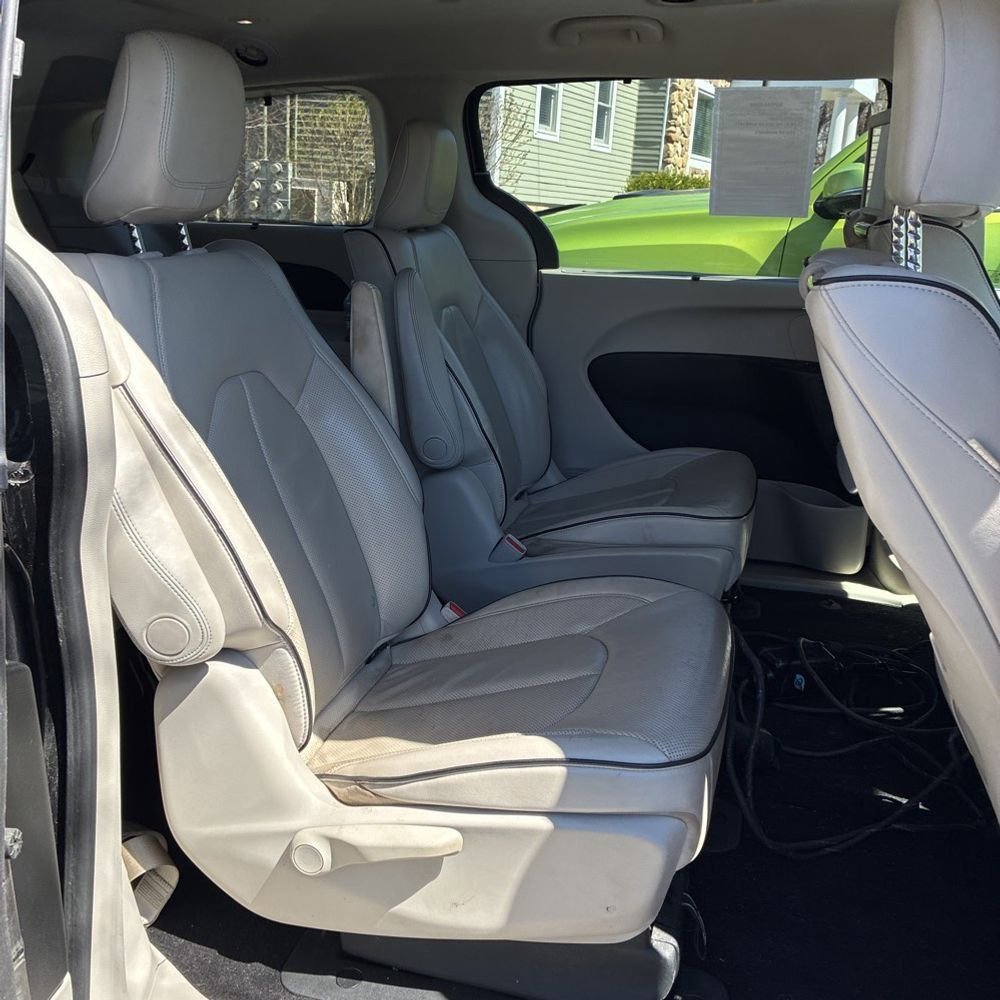 Used 2018 Chrysler Pacifica Limited w/ Advanced Safetytec Group FWD image 12