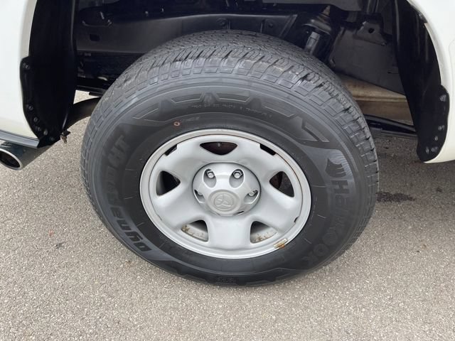 Used 2023 Toyota Tacoma SR AWD/4WD image 38