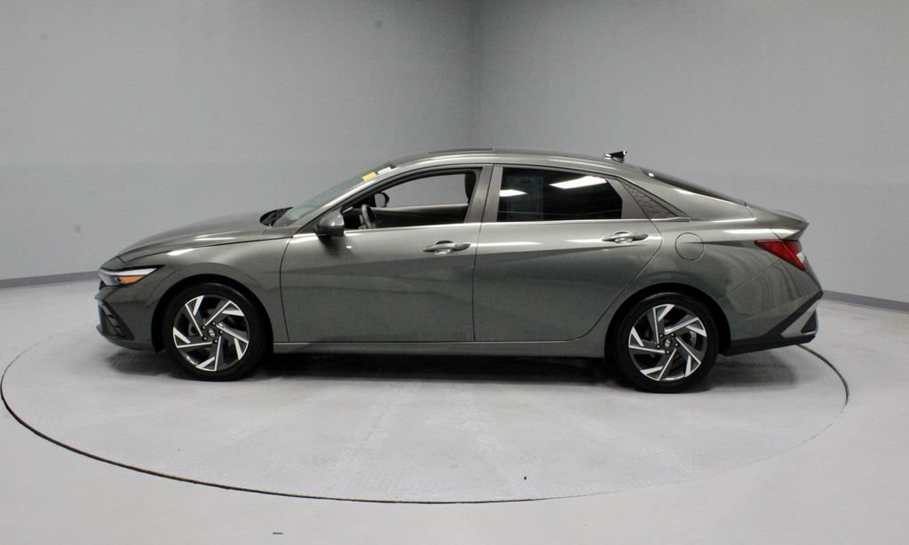 Used 2024 Hyundai Elantra SEL w/ Convenience Package FWD image 10