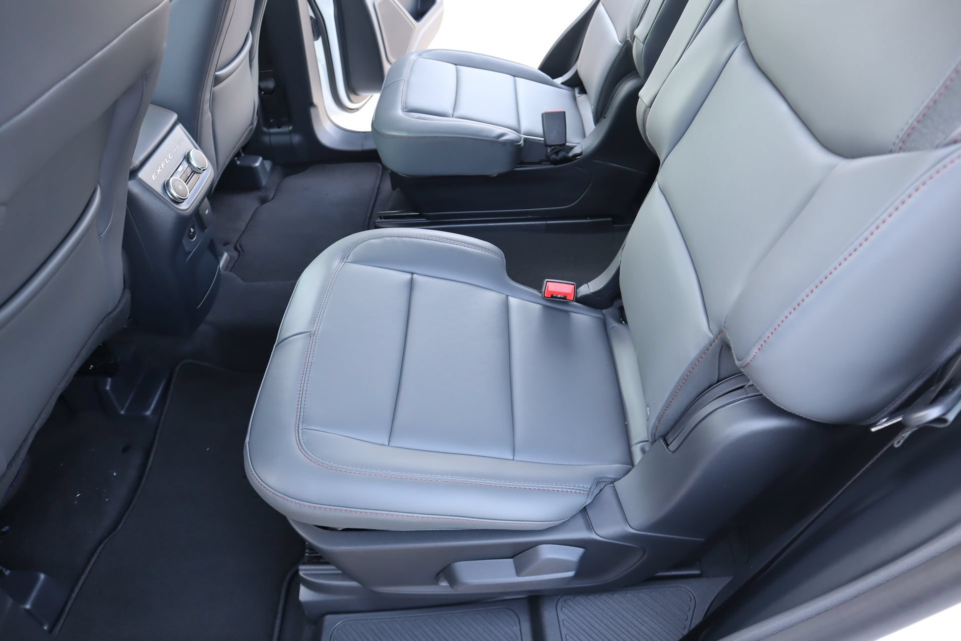 New 2026 Ford Explorer Active w/ Active Comfort Package RWD image 13