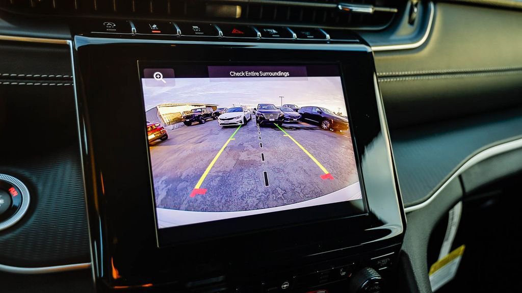 New 2025 Jeep Grand Cherokee Altitude image 24