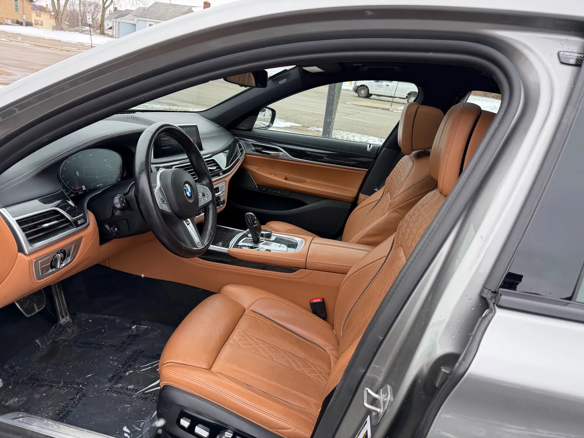 Used 2022 BMW 740i xDrive w/ M Sport Package image 15