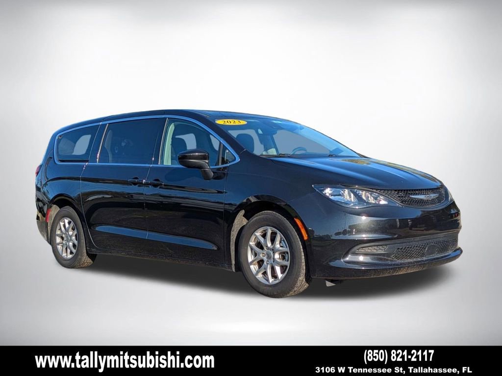 Used 2023 Chrysler Voyager LX image 1