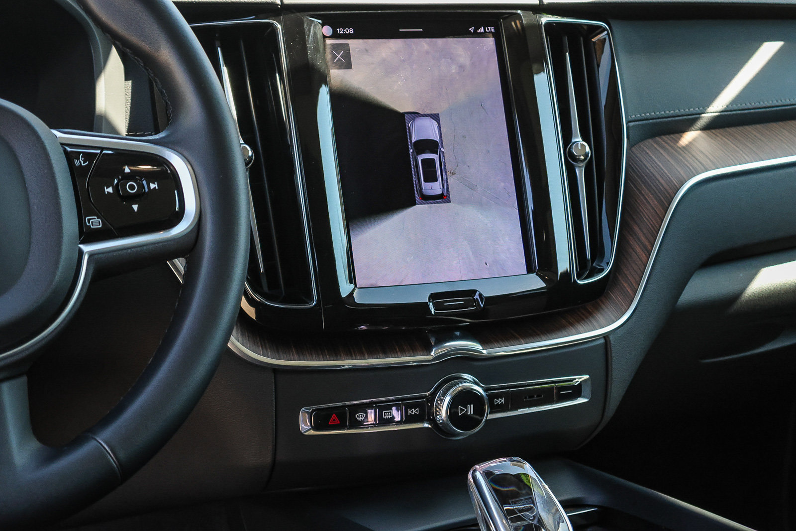 Used 2023 Volvo XC60 B5 Ultimate w/ Protection Package Premier FWD image 16