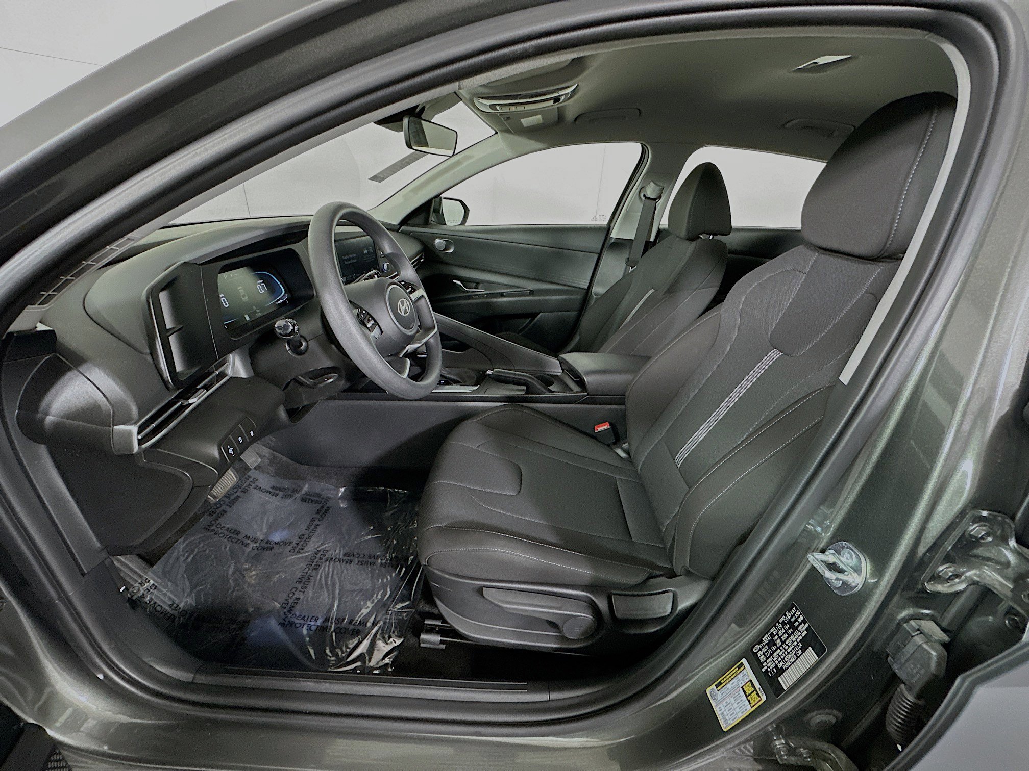 Used 2025 Hyundai Elantra SE image 12