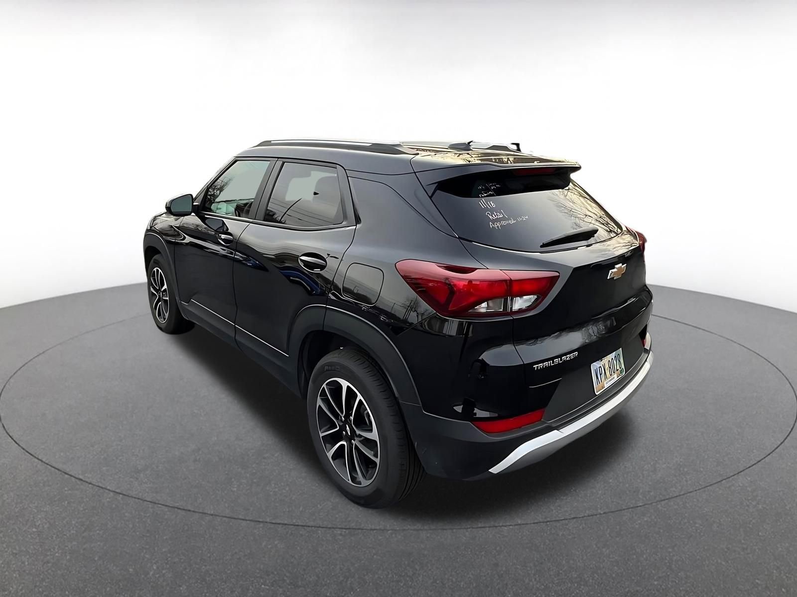 Used 2025 Chevrolet Trax LT image 7