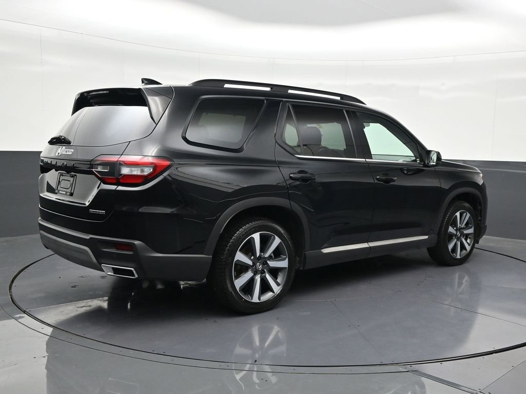 Used 2025 Honda Pilot Touring image 5