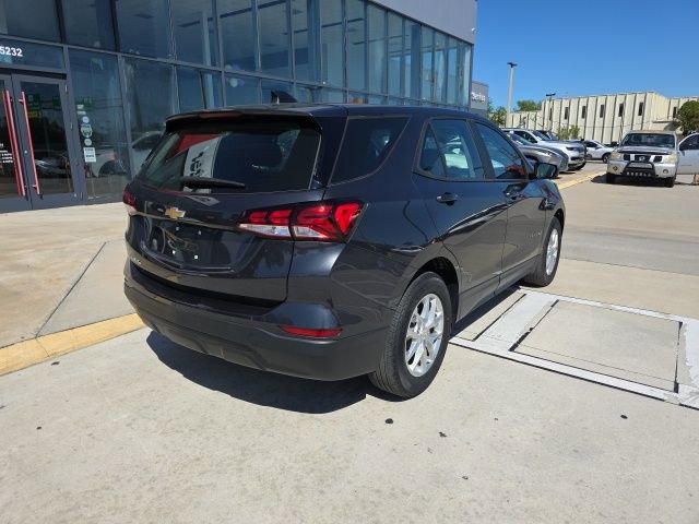 Used 2022 Chevrolet Equinox LS FWD image 4