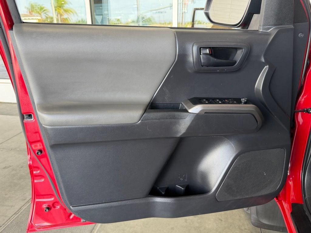 Certified 2023 Toyota Tacoma SR5 AWD/4WD image 19