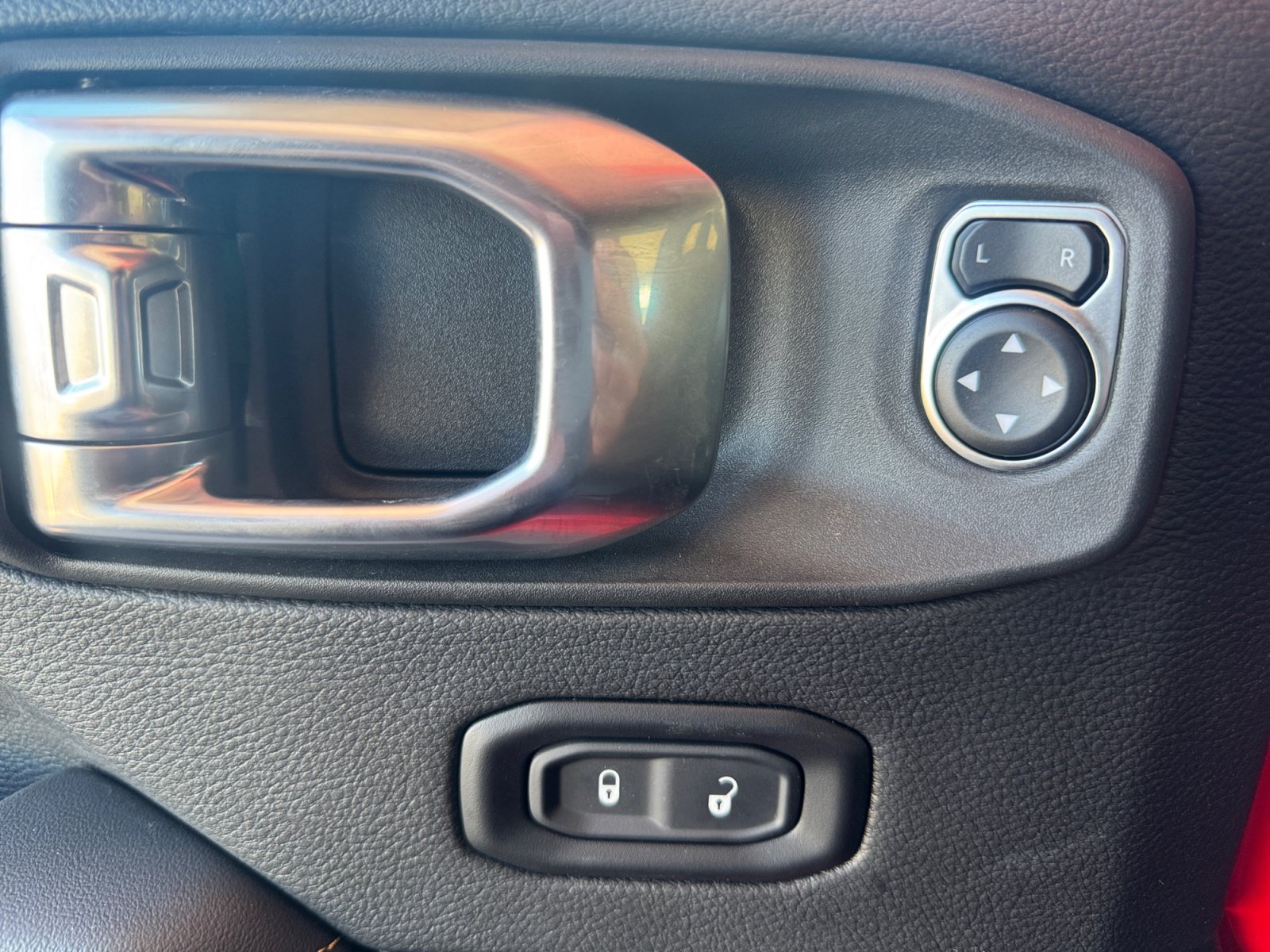 Used 2026 Jeep Wrangler Unlimited Sahara AWD/4WD image 12