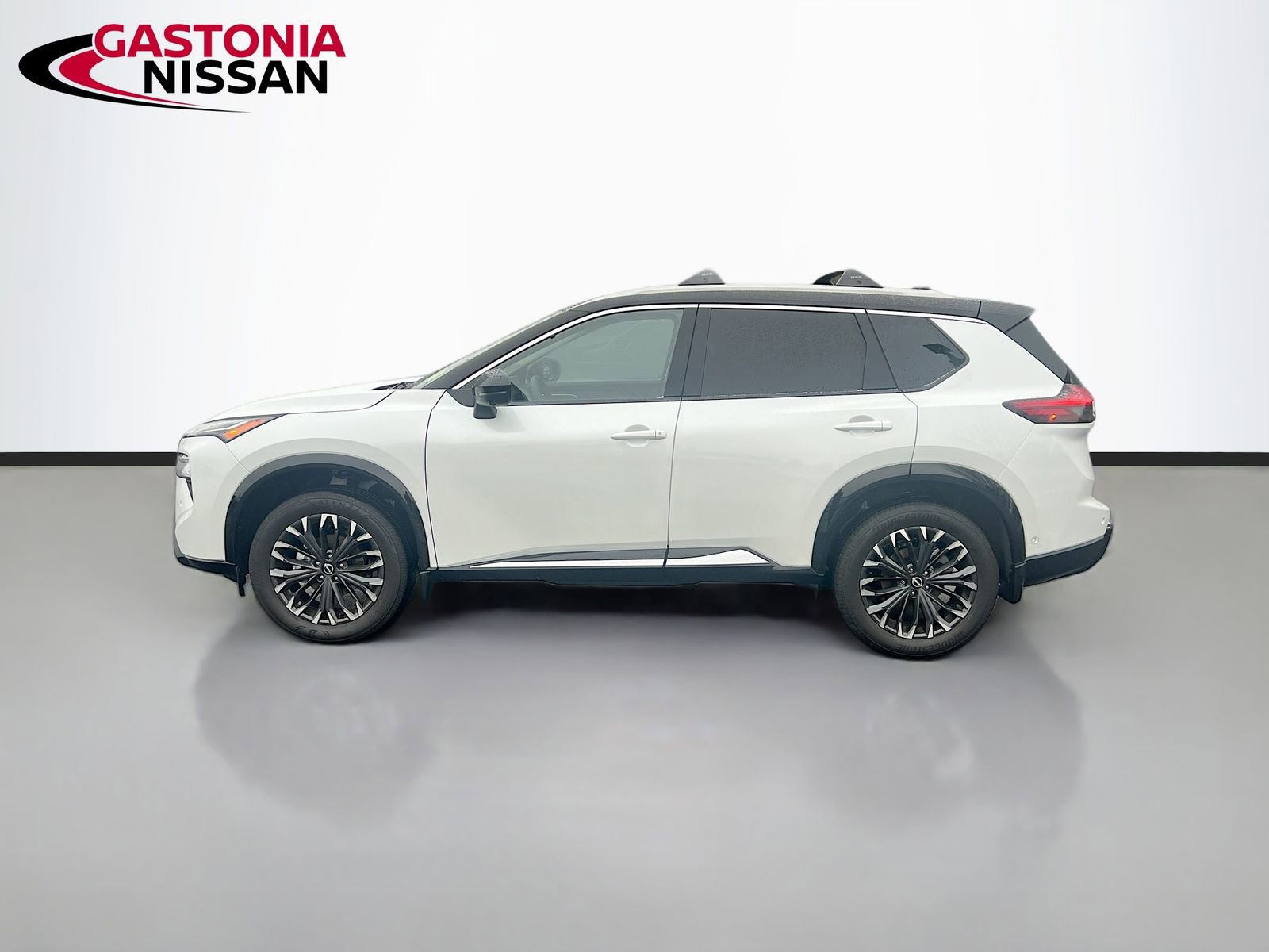 Used 2026 Nissan Rogue Platinum w/ Platinum Premium Package image 5