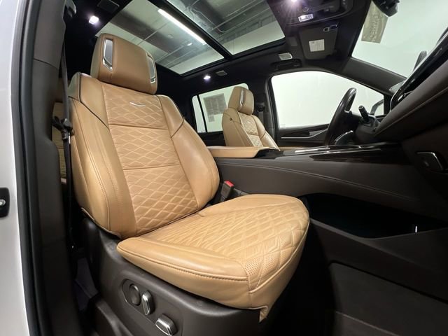 Certified 2022 Cadillac Escalade ESV Premium Luxury w/ Performance Package AWD/4WD image 29