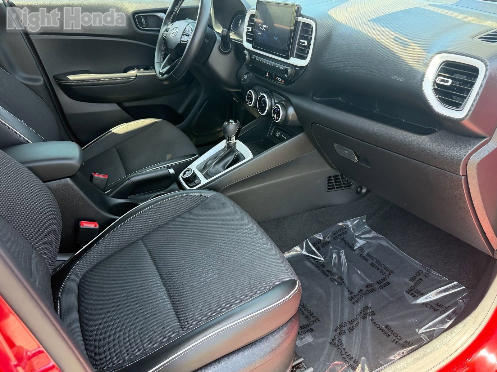 Used 2023 Hyundai Venue Limited FWD image 14