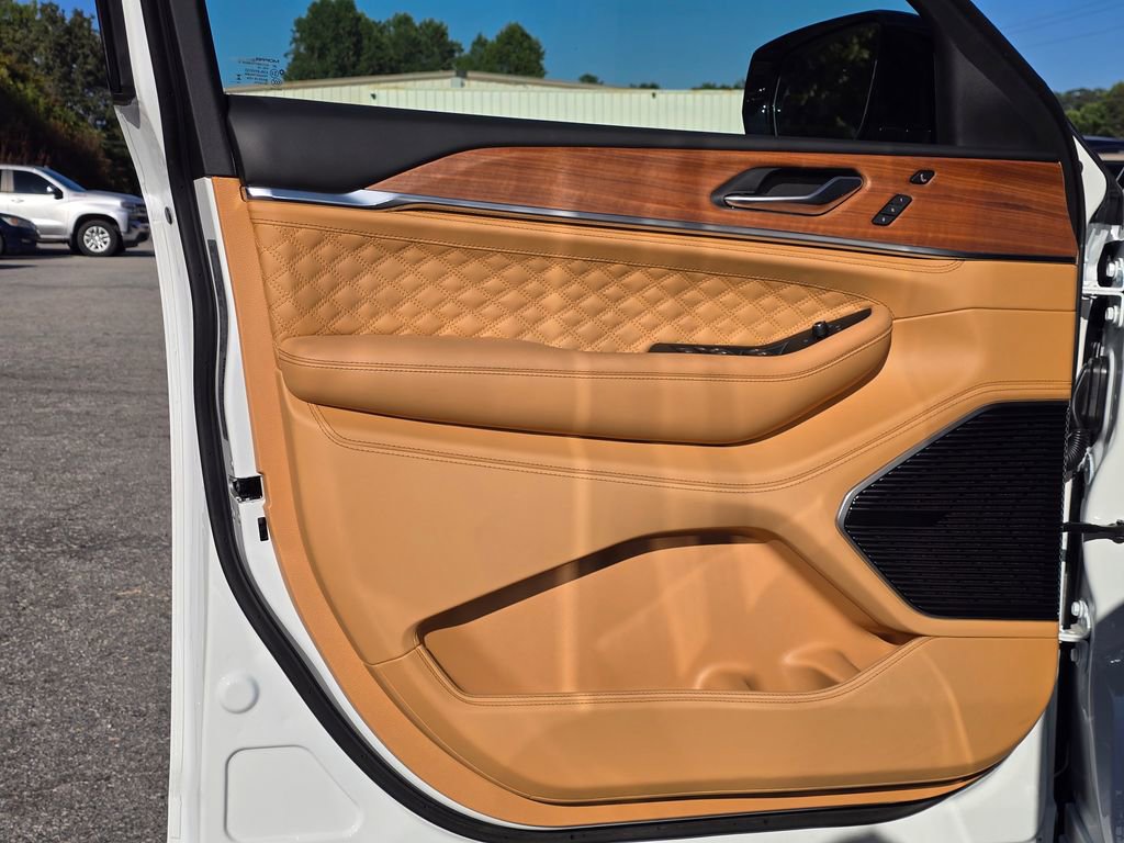 New 2025 Jeep Grand Cherokee Summit image 35