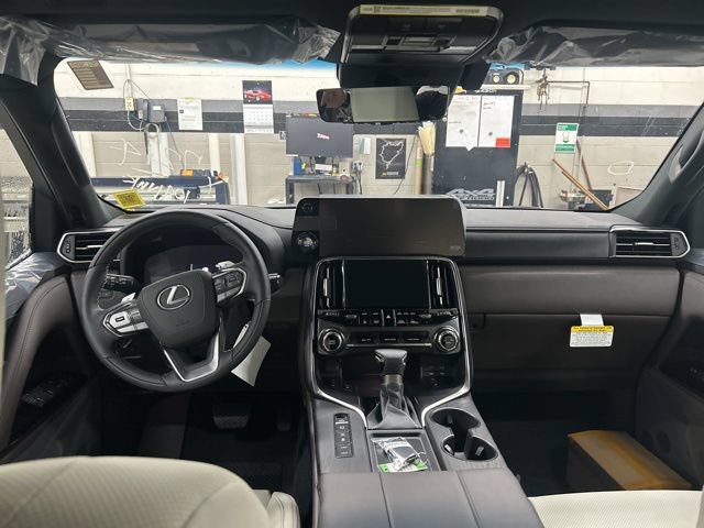 New 2026 Lexus LX 600 4WD w/ Luxury Package image 13