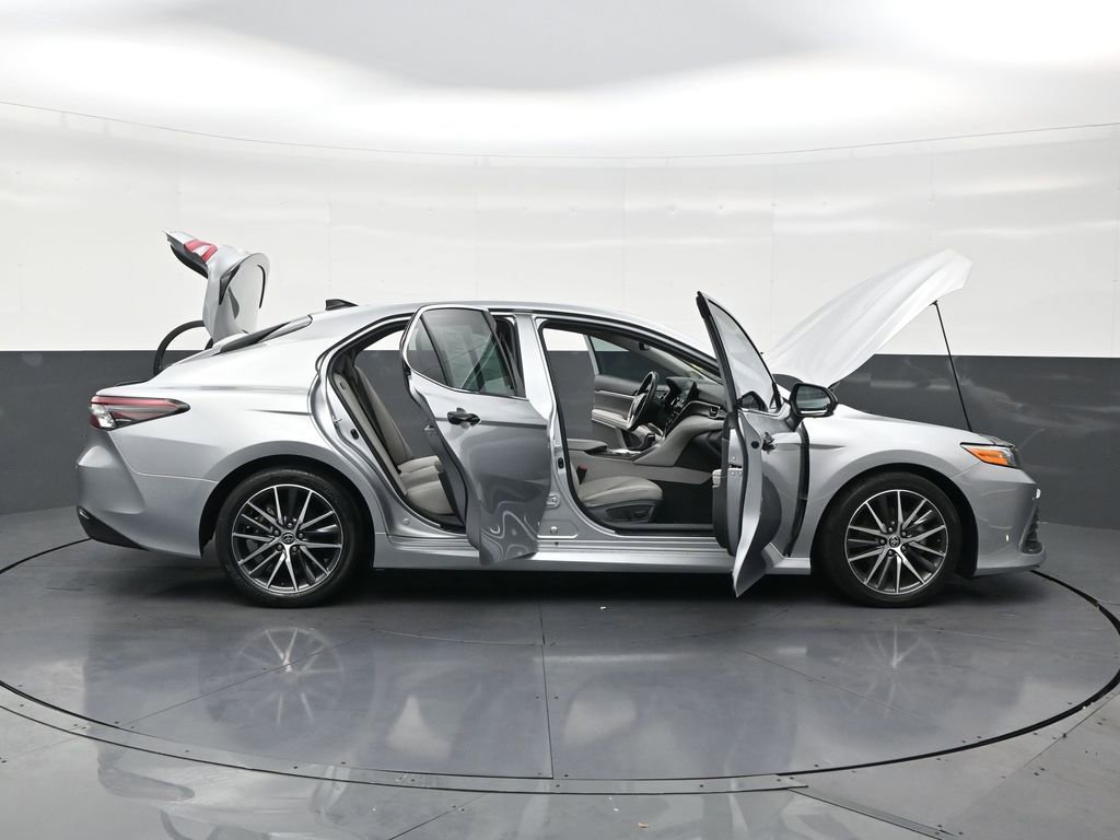 Used 2022 Toyota Camry XLE w/ Navigation Package FWD image 30