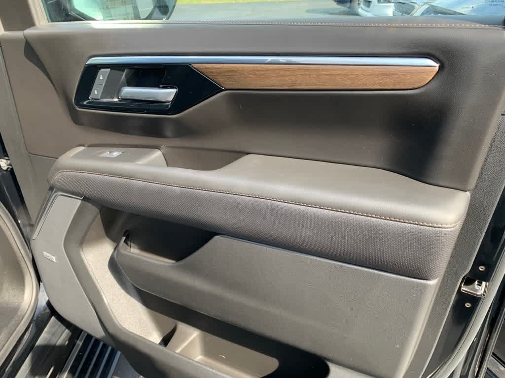 Used 2025 Chevrolet Tahoe High Country AWD/4WD image 27