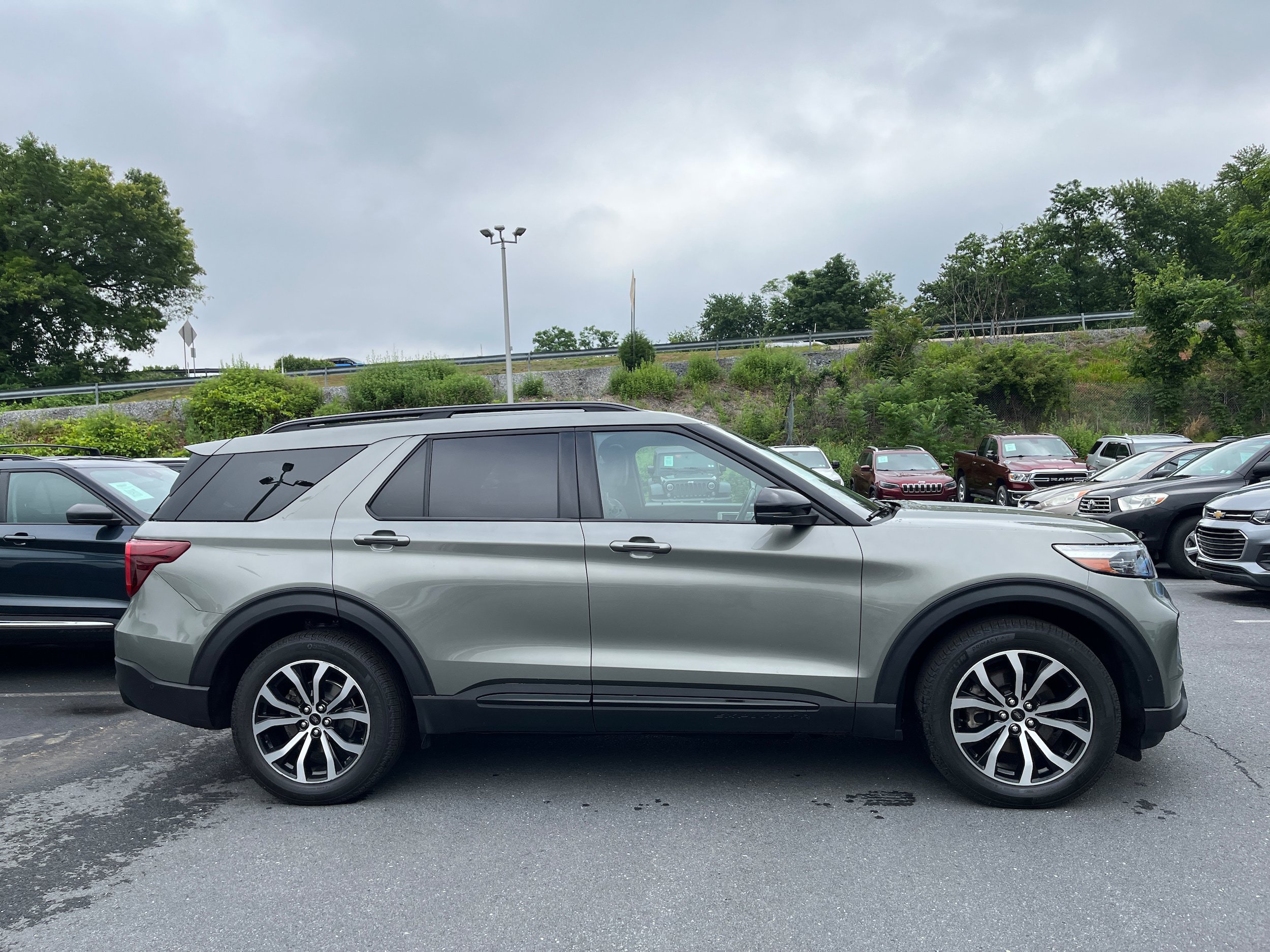 Certified 2020 Ford Explorer ST w/ Premium Technology Package AWD/4WD image 5