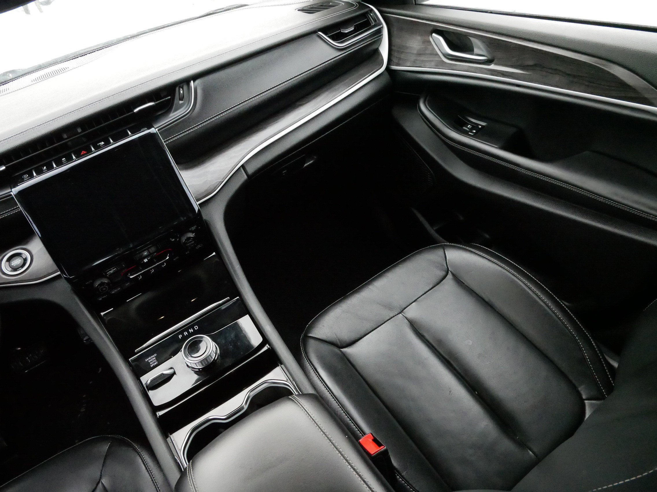 Certified 2023 Jeep Grand Cherokee L Limited w/ Black Appearance Package image 11