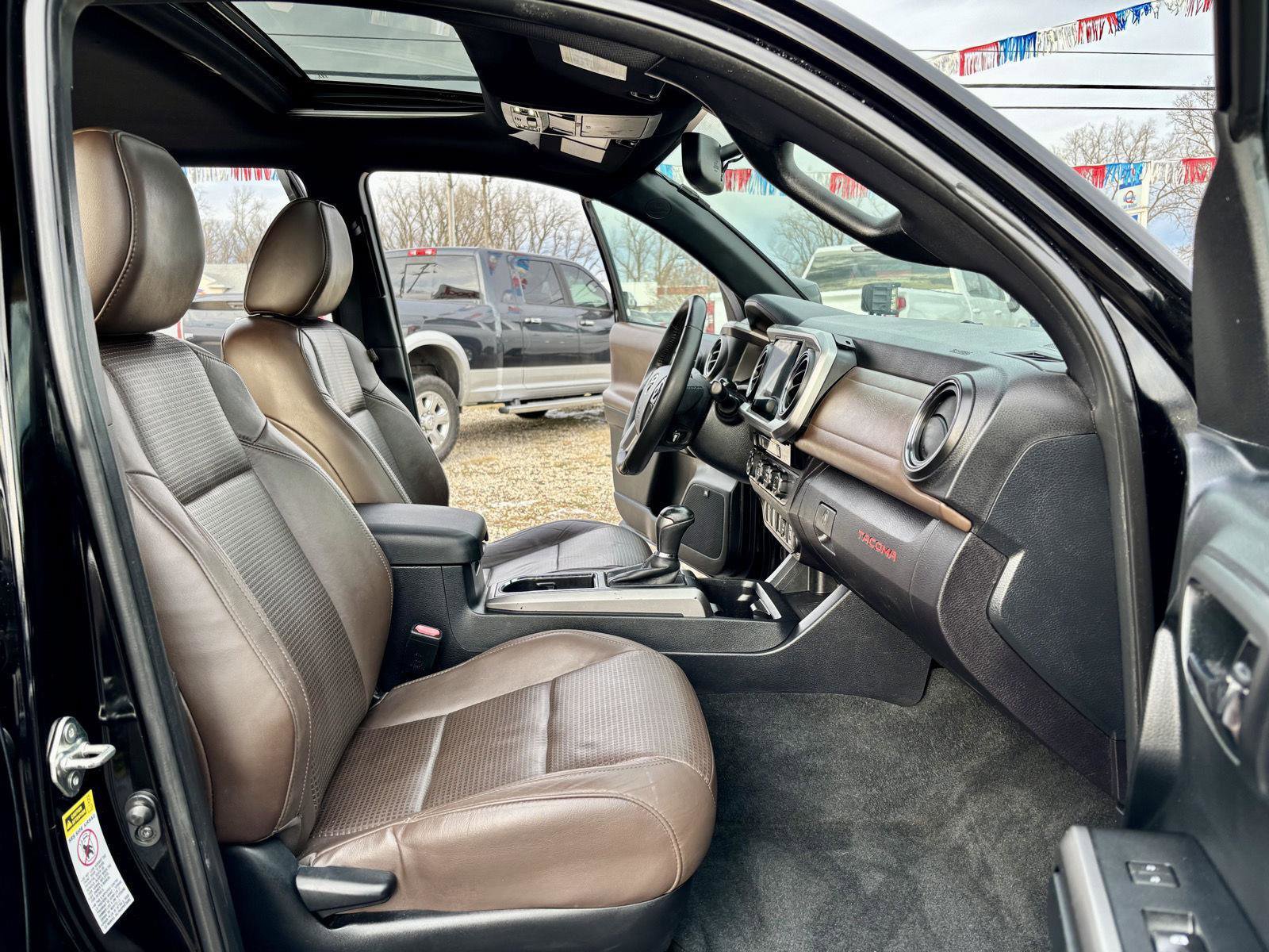 Used 2017 Toyota Tacoma Limited w/ Tow Package image 7