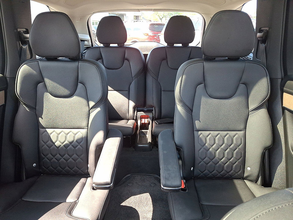 Used 2025 Volvo XC90 T8 Plus w/ Protection Package Premier AWD/4WD image 13