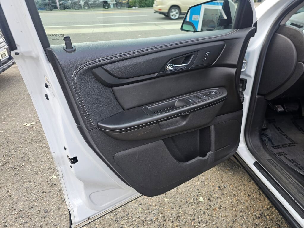 Used 2016 GMC Acadia SLE image 25