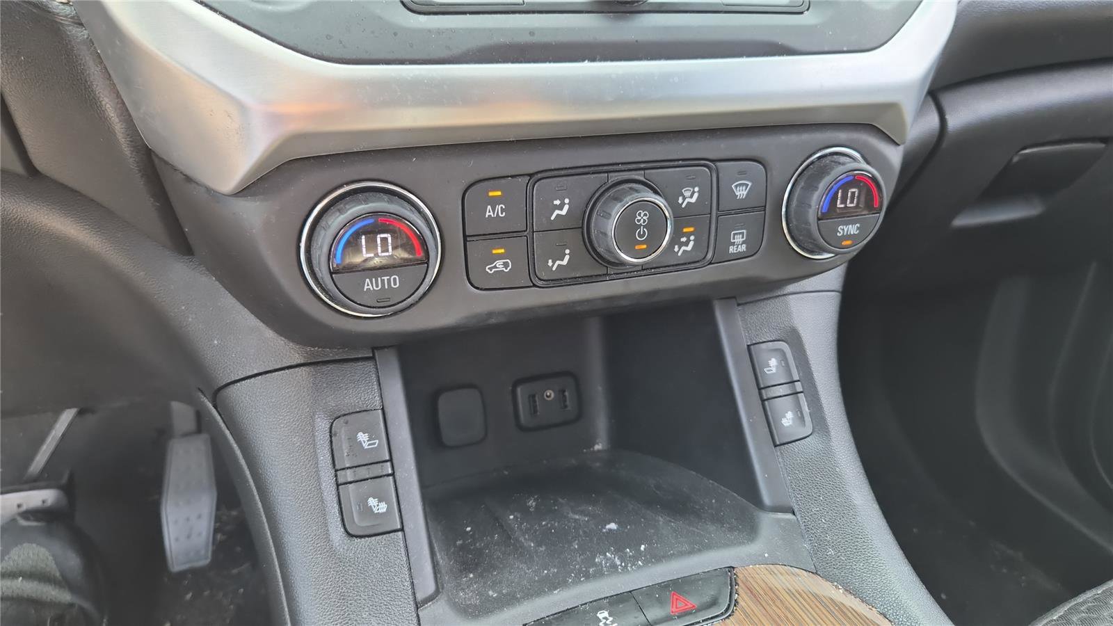 Used 2018 GMC Acadia SLE FWD image 20
