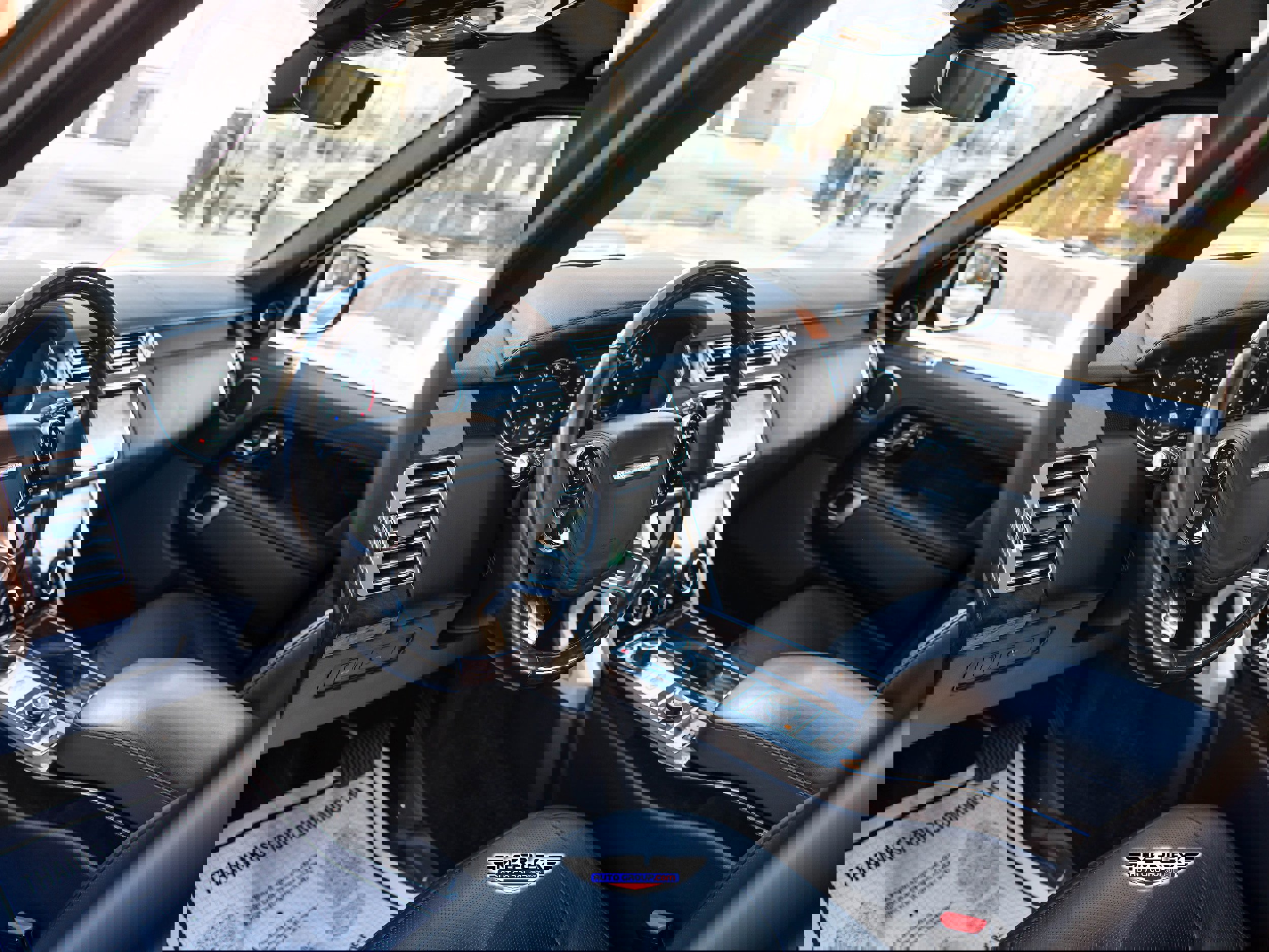 Used 2020 Land Rover Range Rover Long Wheelbase HSE image 13