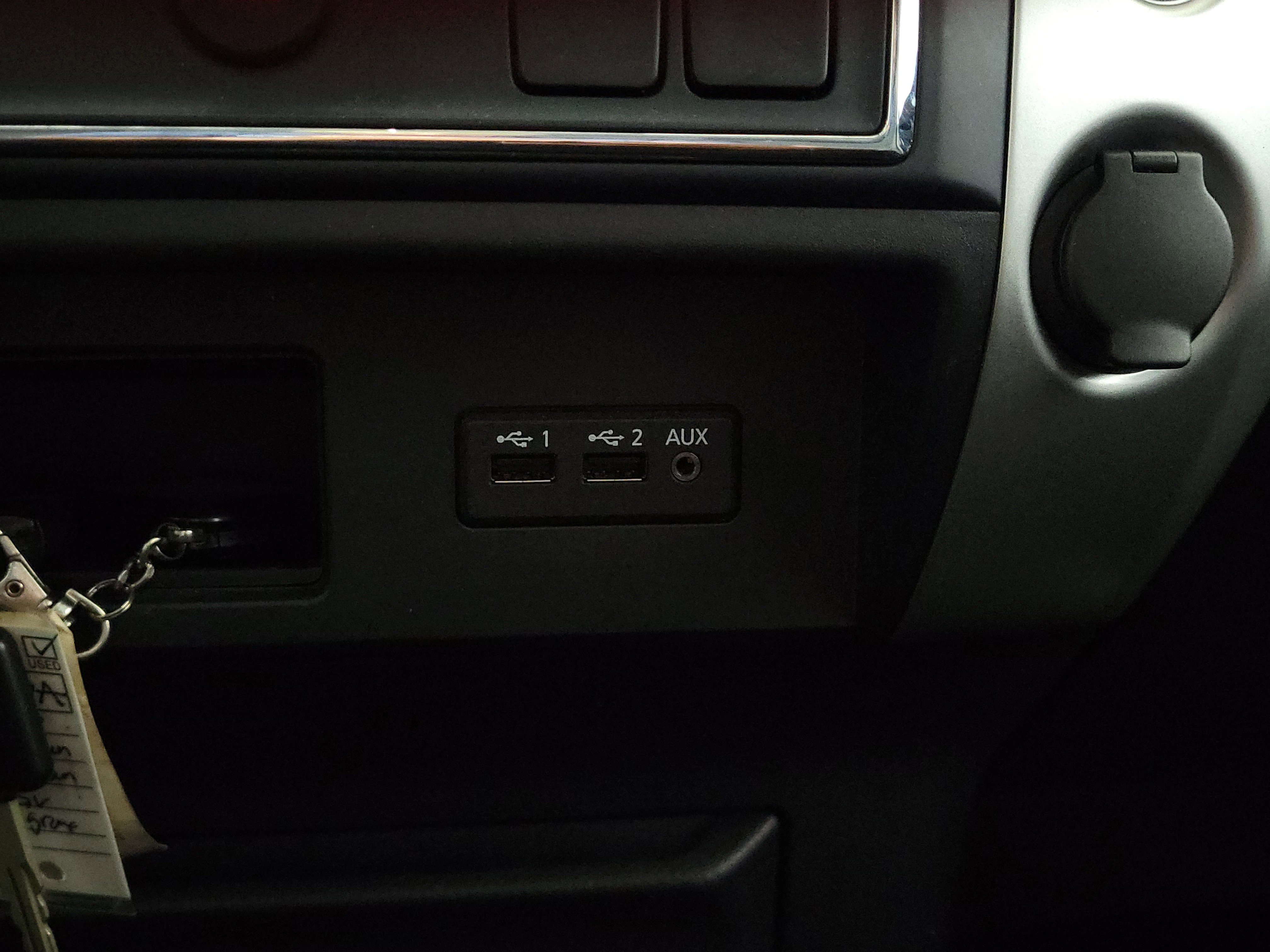 Used 2019 Nissan Titan SV image 33