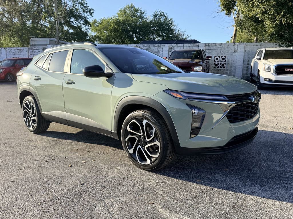 Certified 2024 Chevrolet Trax RS w/ Sunroof Package image 2