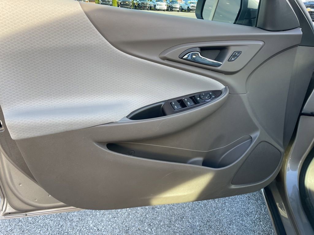 Used 2025 Chevrolet Malibu LT image 5