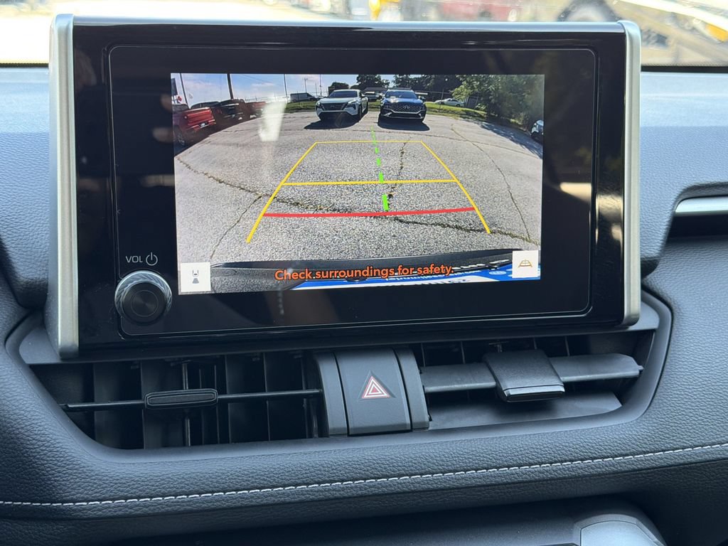 Used 2024 Toyota RAV4 XLE w/ Convenience Package FWD image 5
