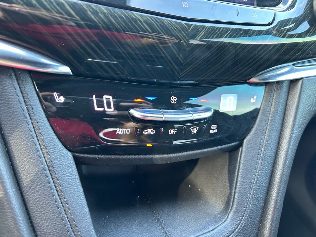 Used 2021 Cadillac XT6 Premium Luxury image 27