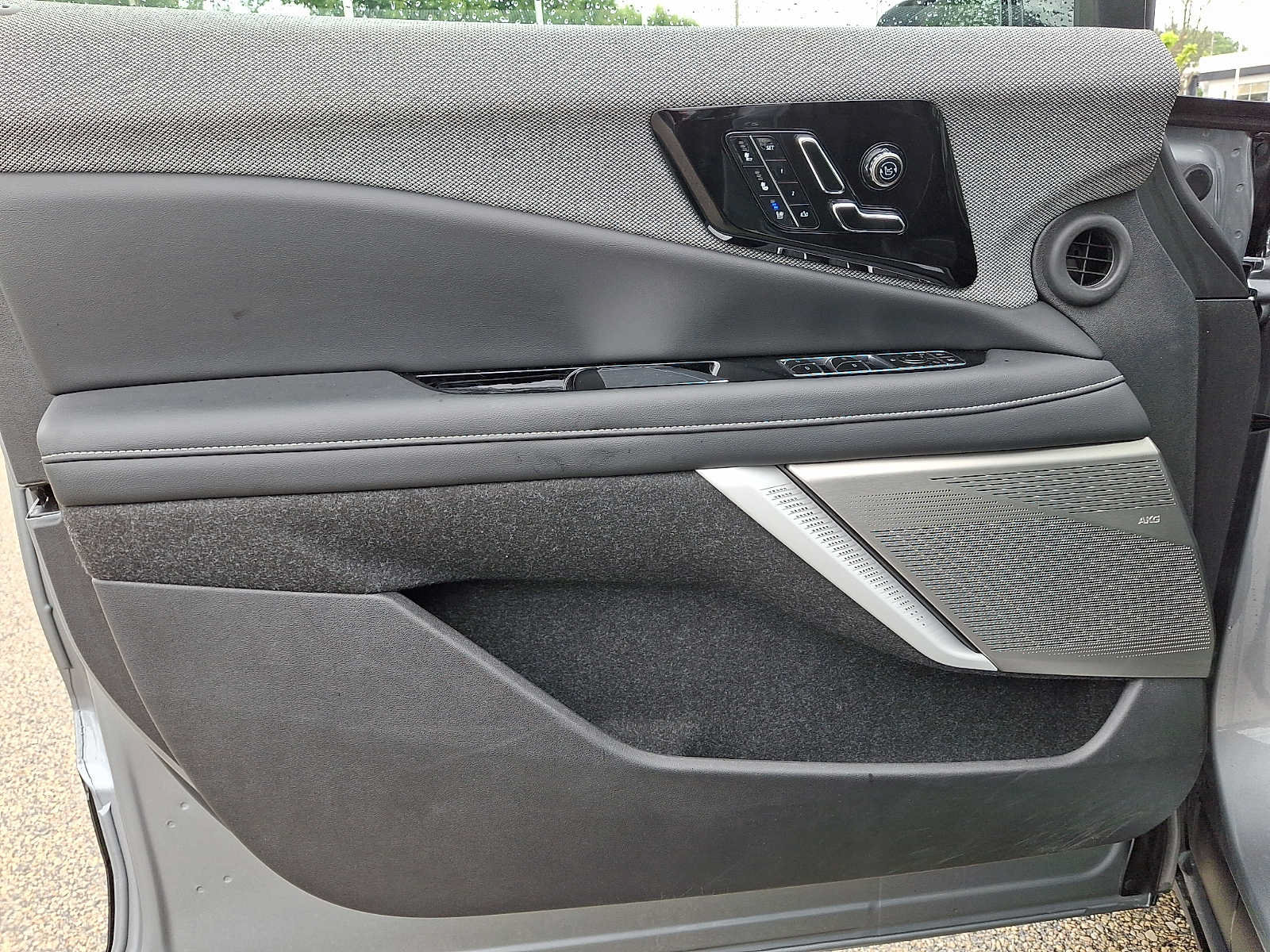Certified 2025 Cadillac Optiq Sport 2 w/ LPO, Floor Liner Package AWD/4WD image 15