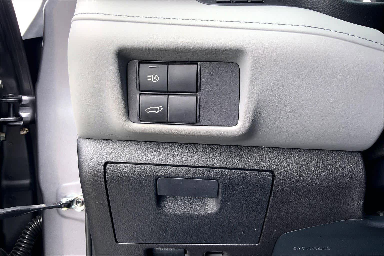Used 2022 Toyota Highlander LE FWD image 32