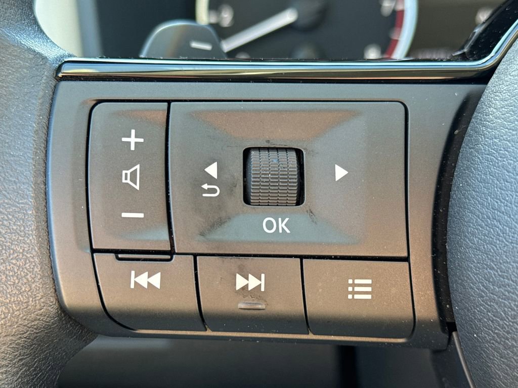 Used 2023 Nissan Rogue SV image 37