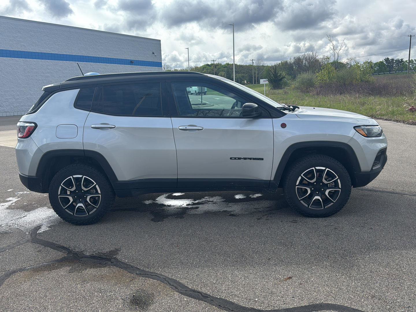 Used 2024 Jeep Compass Trailhawk AWD/4WD image 7