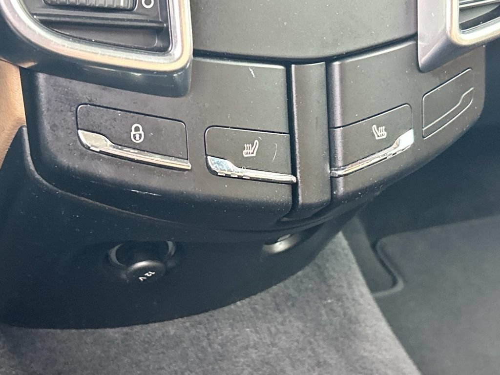 Used 2018 Porsche Cayenne S w/ Premium Package Plus AWD/4WD image 25