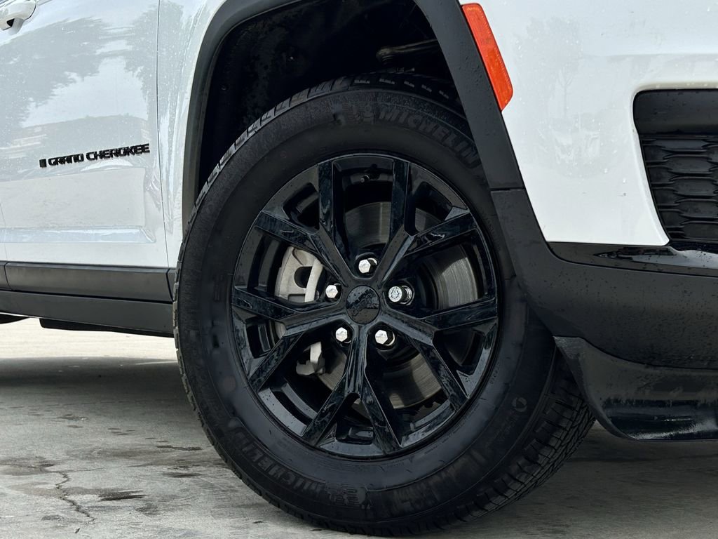 Used 2025 Jeep Grand Cherokee L Altitude RWD image 9