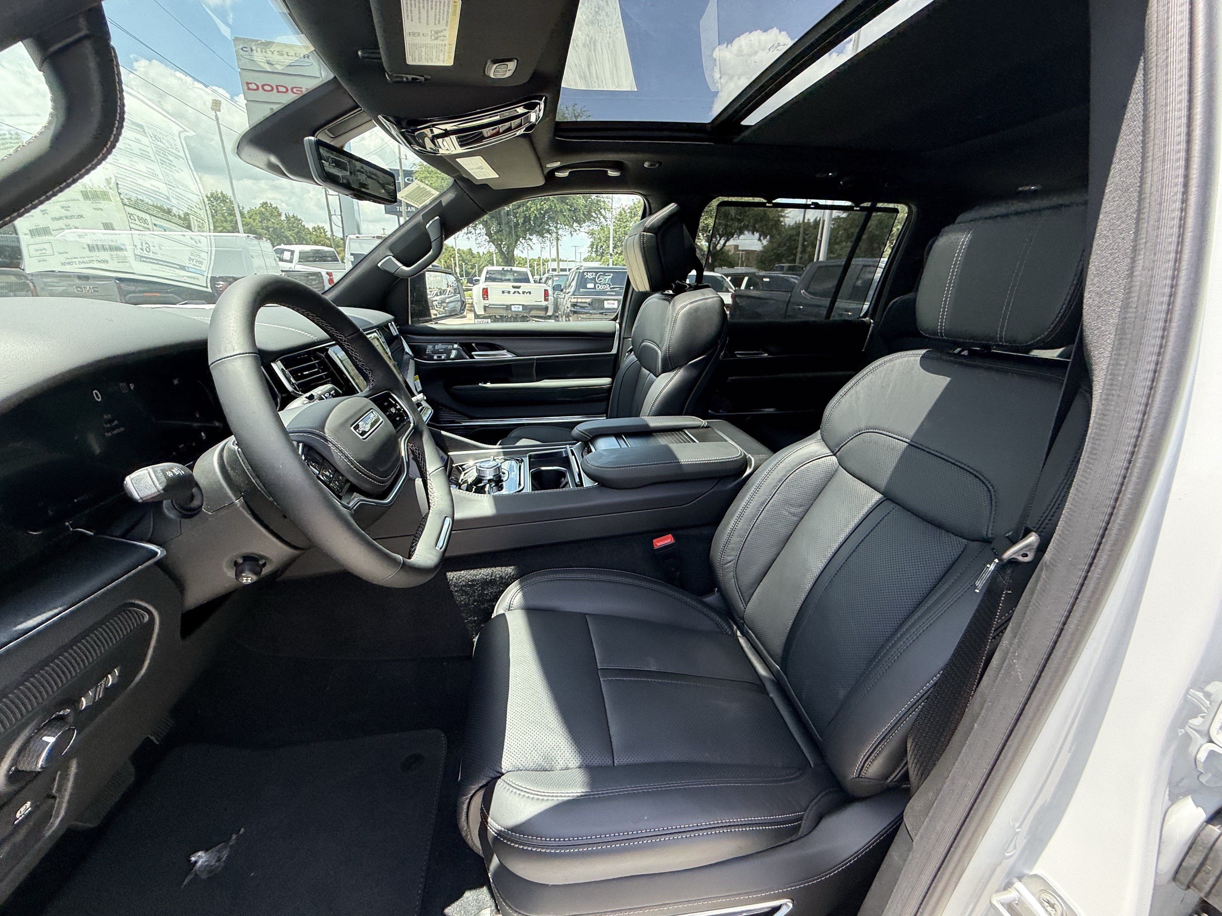New 2026 Jeep Grand Wagoneer Summit w/ Premium Group III AWD/4WD image 18
