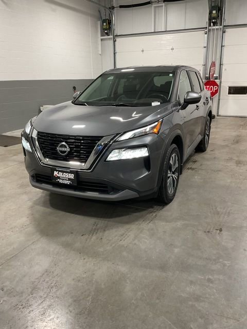 Used 2023 Nissan Rogue SV image 3