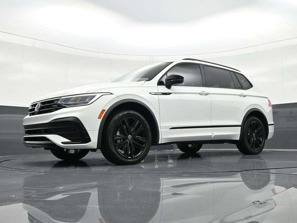 Used 2022 Volkswagen Tiguan SE R-Line image 24