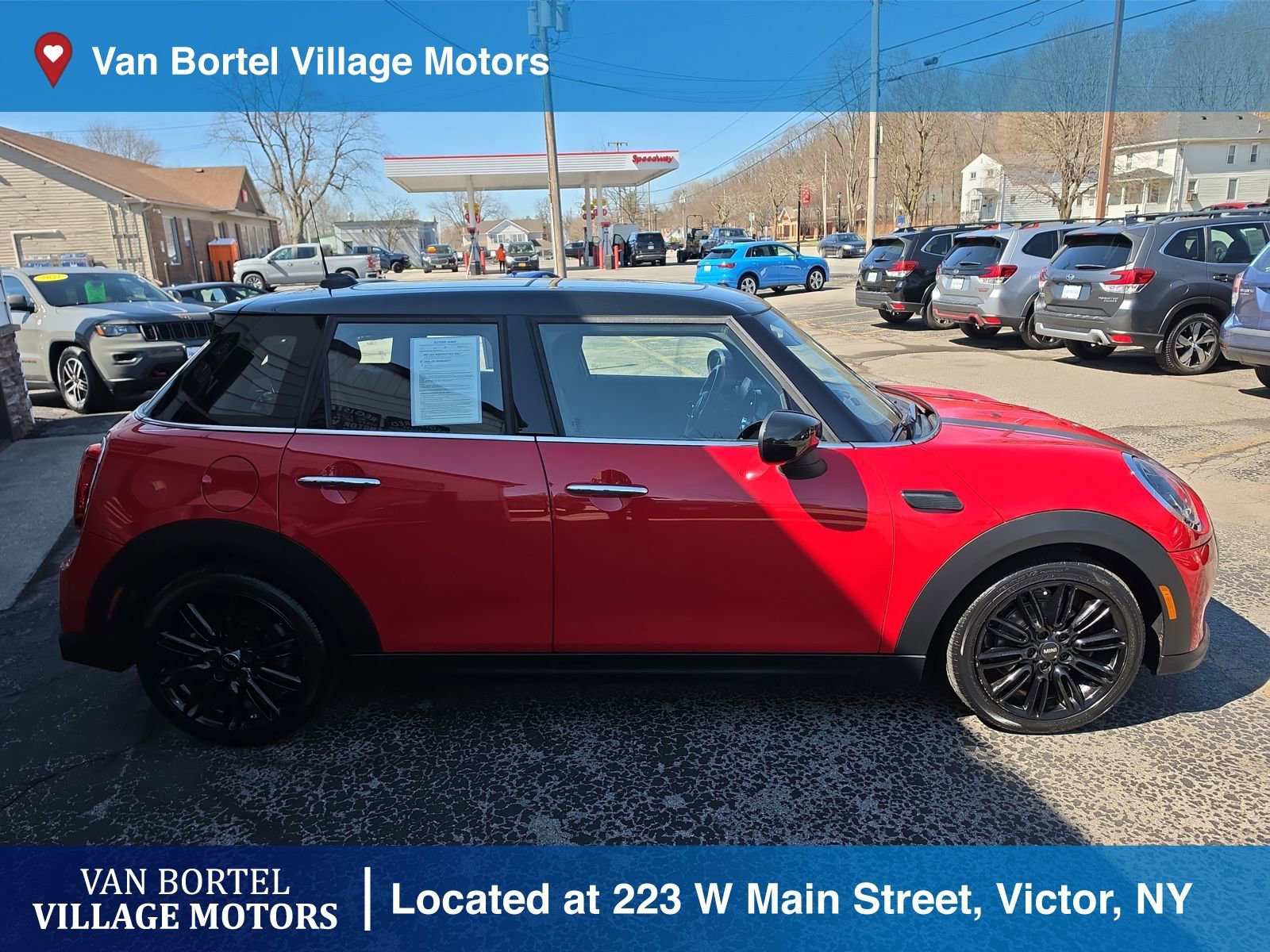 Used 2022 MINI Cooper 4-Door Hardtop FWD image 4
