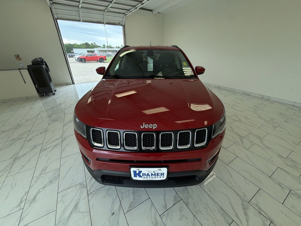 Used 2019 Jeep Compass Latitude w/ Cold Weather Group FWD image 3