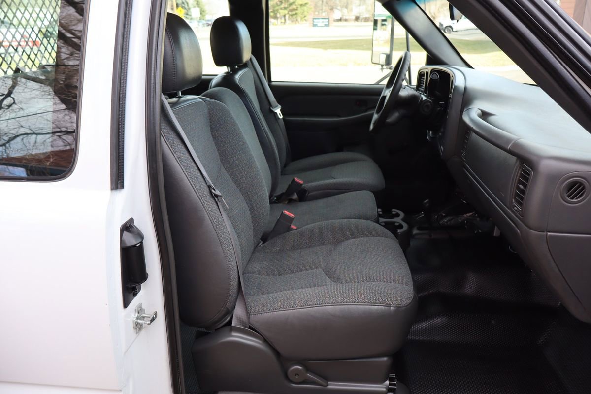 Used 2007 GMC Sierra 3500 W/T w/ Heavy-Duty Power Package image 18