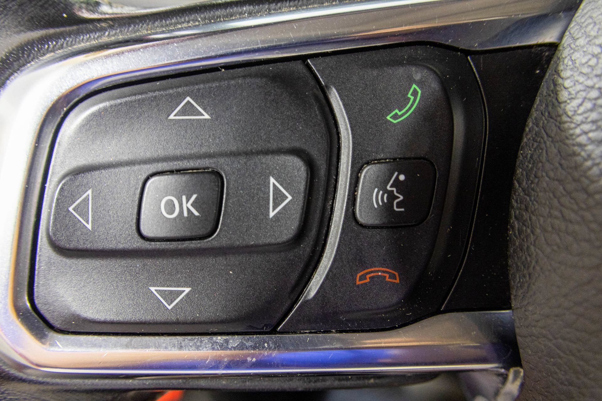 Used 2019 Jeep Wrangler Unlimited Sahara AWD/4WD image 30
