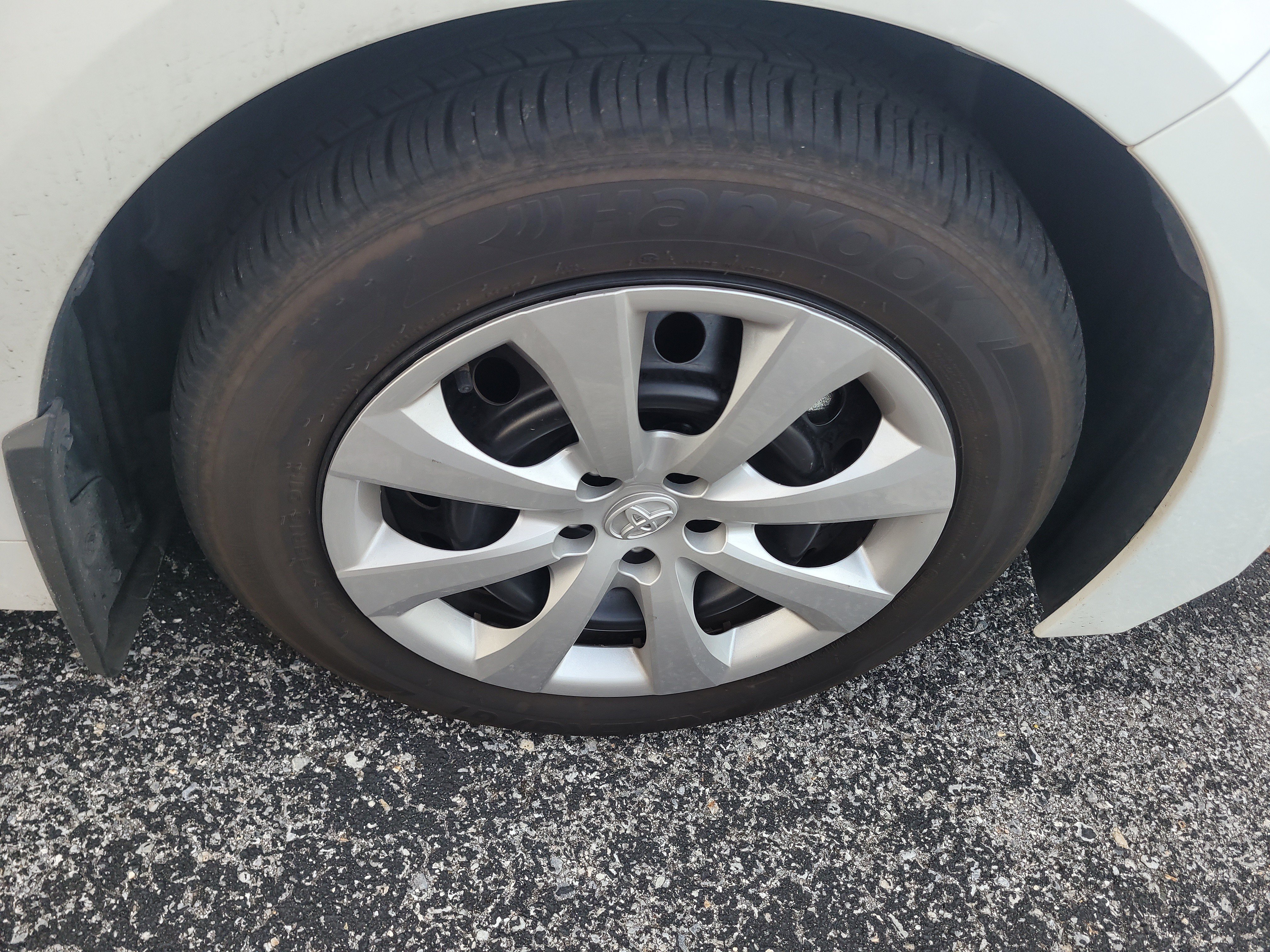 Certified 2025 Toyota Corolla LE FWD image 9