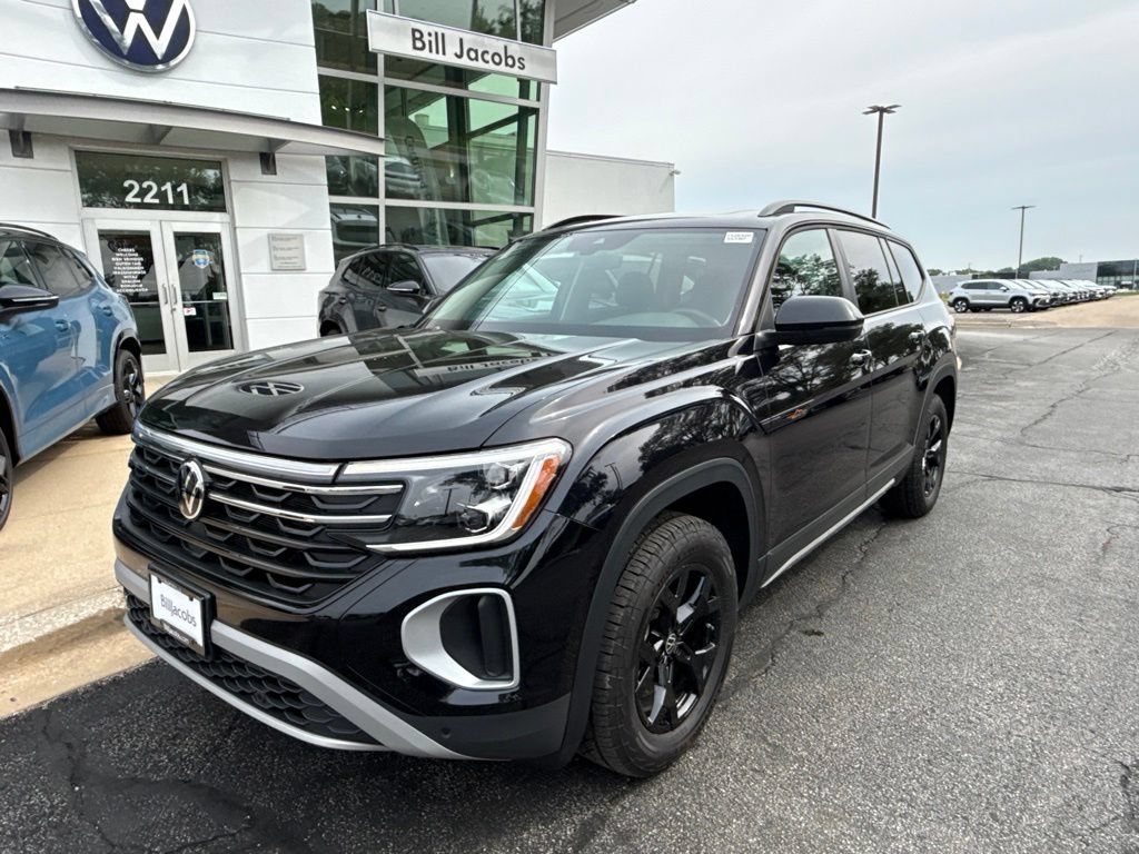 Used 2026 Volkswagen Atlas Peak Edition AWD/4WD image 2